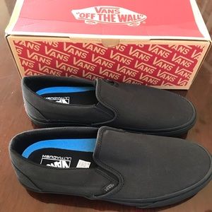 Men’s Black Vans Classic Slip Ons Size 11